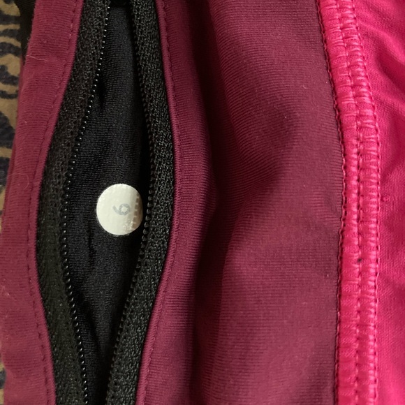 Lululemon speed shorts 2.5” inseam.  Sz 6  RARE - Picture 4 of 7